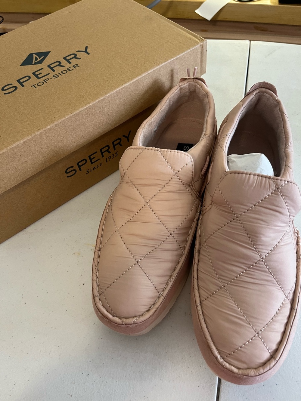 Sperry Women’s Pink Quilted Slip-On Loafers Good condition Sz 8